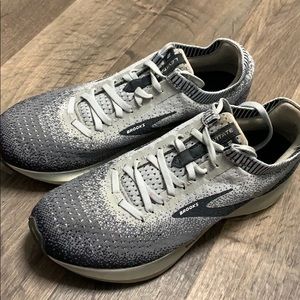 Women’s Brooks Levitate 2 running shoes.